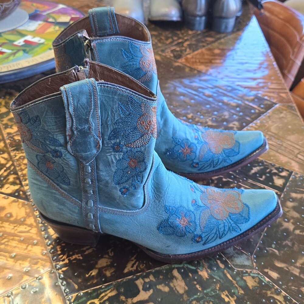 Corral Circle G Women's Flower Embroidered Ankle Western Booties - Blue